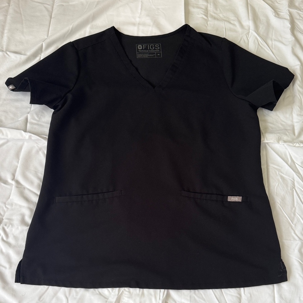 FIGS Casma Top – Black – Medium – Bleach Stains